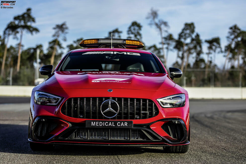 Das neue Medical-Car steht für eine schnelle Notfallversorgung parat und ist mit bis zu drei Medizinern besetzt, darunter Dr. Ian Roberts, Medizinischer Rettungskoordinator der FIA. Im Fond nehmen ein oder zwei lokale Mediziner Platz. Sie kommen aus einer Spezialklinik nahe der jeweiligen Rennstrecke.