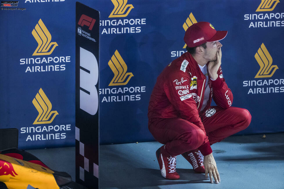 ... eine Runde später hereinkommt, wird klar, dass Vettel auch der Undercut gegen seinen Teamkollegen gelungen ist. Leclerc schäumt am Funk, dass man ihm den Sieg mit der Strategie weggenommen hat, doch Ferrari behält die Reihenfolge bei. Am Ende steht ein Doppelsieg für die Scuderia, doch möglicherweise in der falschen Reihenfolge?