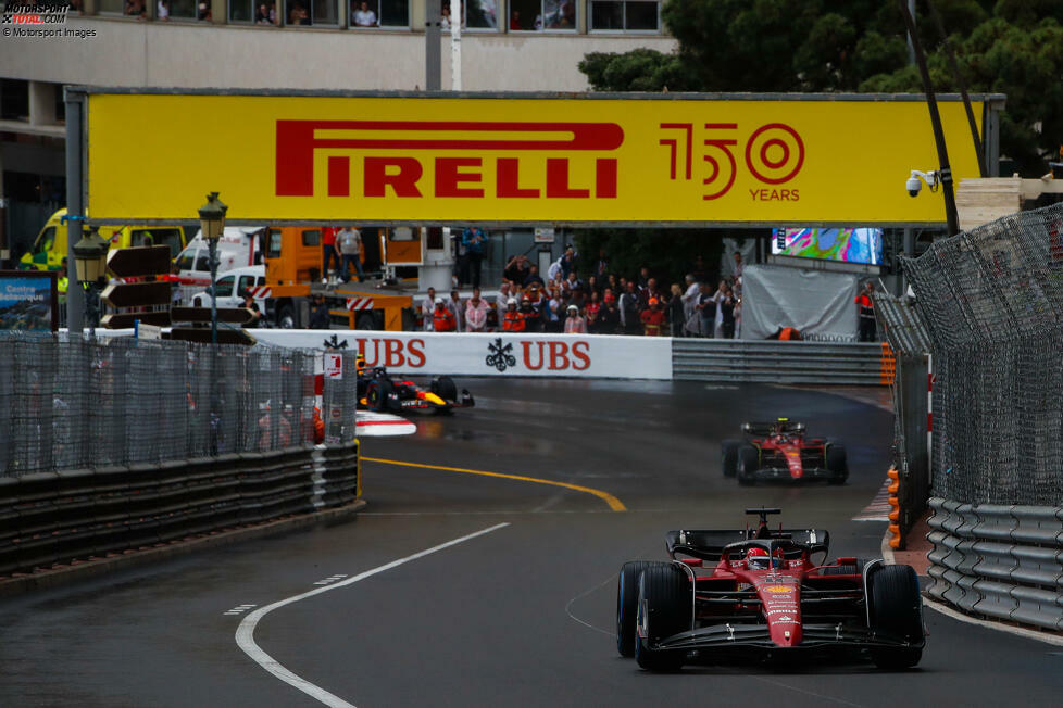 #10 Monaco 2022: Nach dem verkorksten Qualifying 2019 und dem nicht erfolgten Start von der Pole 2021, gab es 2022 die nächste Heimpleite für Leclerc. Am Samstag mit zweieinhalb Zehnteln überlegen auf der Pole, sieht es auch in der Anfangsphase des verregneten Rennens gut für den Monegassen aus. Die Top-Fahrer ...