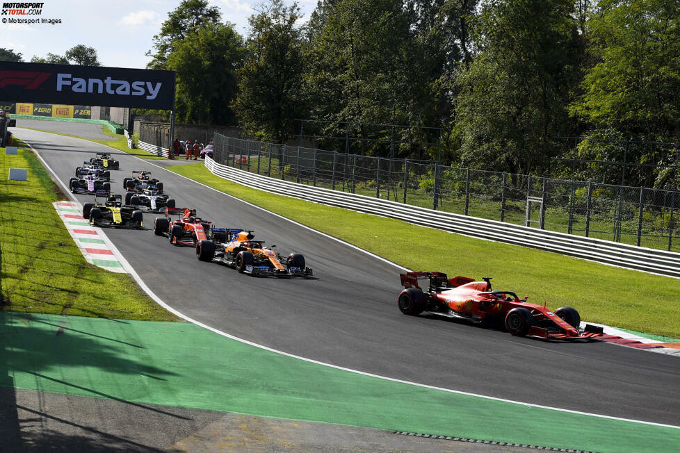 #17 Italien 2019: Qualifying-Chaos im Q3 von Monza: Auf den langen Geraden möchte jeder für seine schnelle Runde einen Windschatten, doch selbstverständlich will keiner die Meute anführen. Nach dem ersten Lauf liegt Leclerc auf Polekurs, während Teamkollege Vettel nur 4. hinter den Mercedes-Piloten ist. Für den letzten Run soll der ...