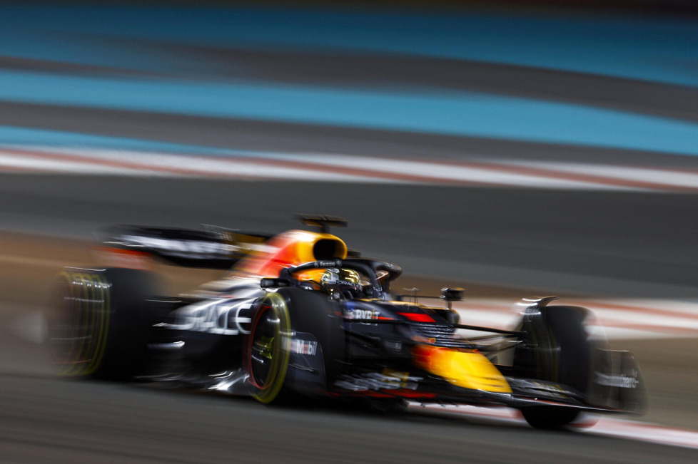 Auf einer Runde scheint Max Verstappen in Abu Dhabi nicht zu schlagen sein, doch können Mercedes & Co. im Rennen zurückschlagen? Die Longruns in der Analyse!