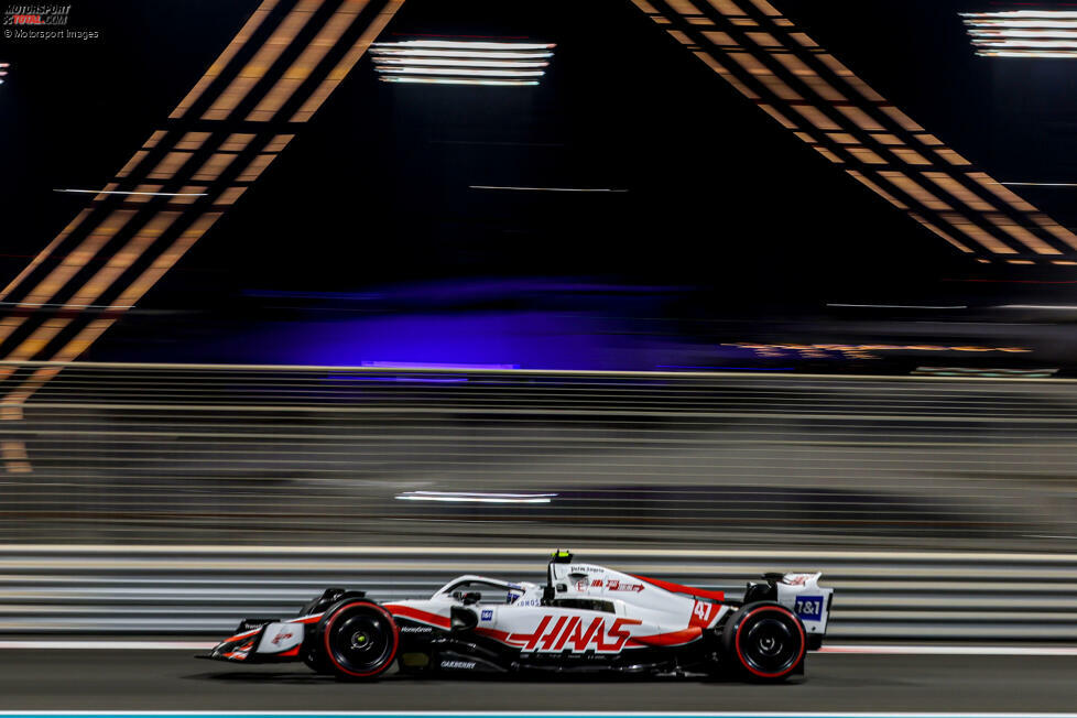 Abu Dhabi 2022: Nachdem Haas bereits die Entscheidung pro Hülkenberg für 2023 getroffen hat, leistet sich Schumacher beim Saisonfinale noch ein Malheur. In Runde 39 berührt er Nicholas Latifi in Kurve 5 am Heck, woraufhin sich beide drehen. Laut Rennkommissaren allein seine Schuld. Mit P16 landet er trotzdem vor Teamkollege Magnussen.