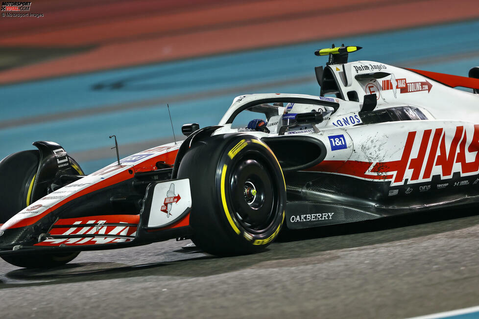 Mick Schumacher (5): Nach dem Qualifying sah es noch nach einem versöhnlichen Abschied aus. Von Startplatz 12 aus ging es im Rennen aber schnell nach hinten. Der von ihm verschuldete Crash mit Latifi und die folgende Strafe besiegelten dann seine Note - auch wenn manche in der Redaktion noch eine 4 gegeben hätten.