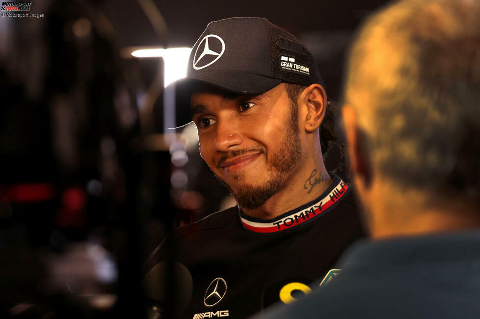 Lewis Hamilton (3): Von der reinen Performance her wäre es eigentlich eine bessere Note gewesen. Im Zweikampf mit Sainz zu Beginn hat er sich allerdings nicht clever angestellt - und dabei womöglich das Auto beschädigt. Sagt selbst, dass ein Ausfall zum Abschluss irgendwie zu seiner ganzen Saison passt.
