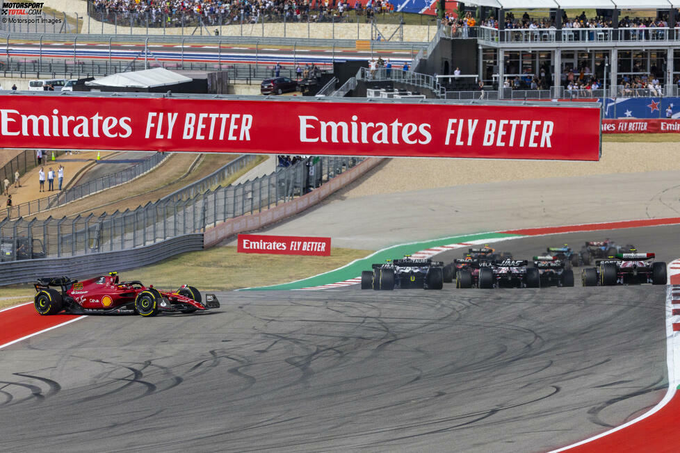 Carlos Sainz (3): Hier haben wir uns schwergetan, weil neben dem Qualifying lediglich die ersten Meter zu bewerten waren. Und zwar war die Qualifikation mit der Pole top. Die einzigen Eindrücke aus dem Rennen bleiben allerdings der verlorene Start und der Russell-Unfall. Schwierig zu benoten.