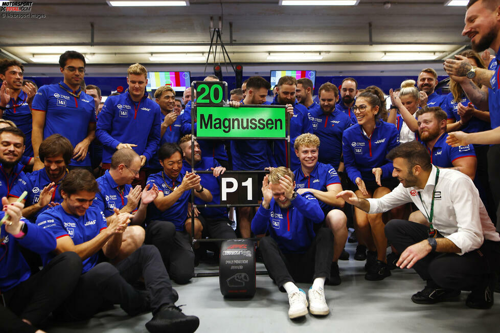 Kevin Magnussen (2): Das Rennen kann man nicht bewerten, weil er gleich zu Beginn  von Ricciardo abgeräumt wurde. Bis dahin war das Qualifying mit der Pole natürlich perfekt und im Sprint punktete er wie erhofft. Für eine 1 hätte uns das Ergebnis am Samstag allerdings noch ein bisschen besser sein müssen ...