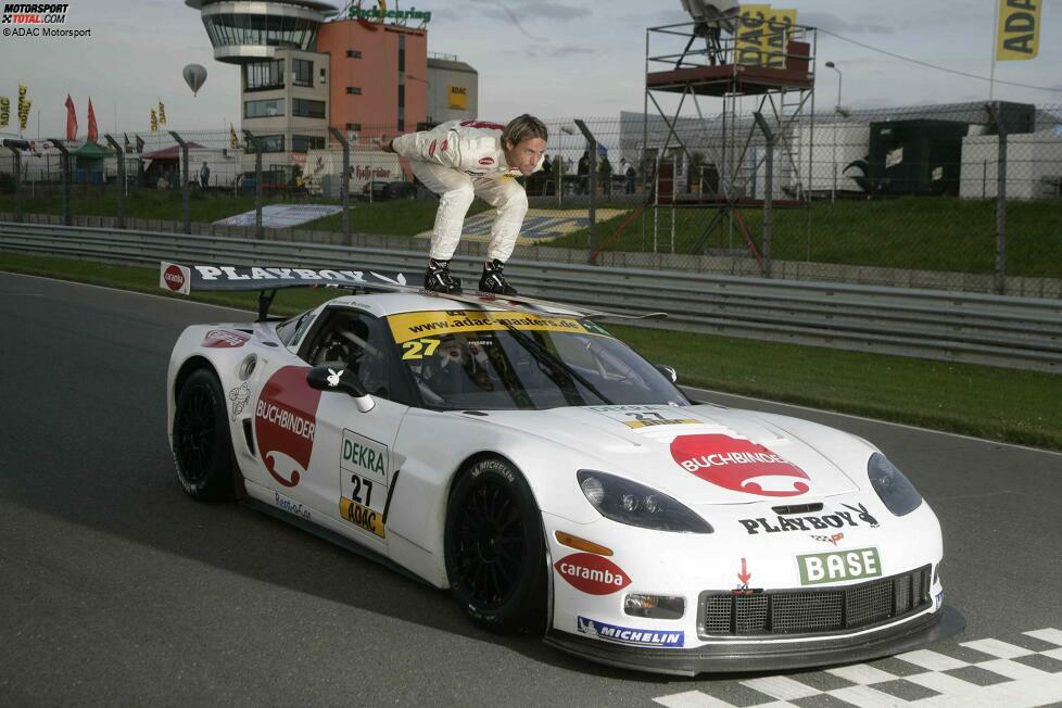 2011: Hannawald geht in sein zweites Jahr und bekommt mit Heinz-Harald Frentzen einen weiteren prominenten Fahrer aufs Auto gesetzt. Beide machen das ADAC GT Masters einer breiteren Öffentlichkeit bekannt. Ein weiterer Neuzugang: Daniel Keilwitz. Er fährt mit Diego Alessi auf Anhieb aufs Podium, scheidet aber auch achtmal aus.