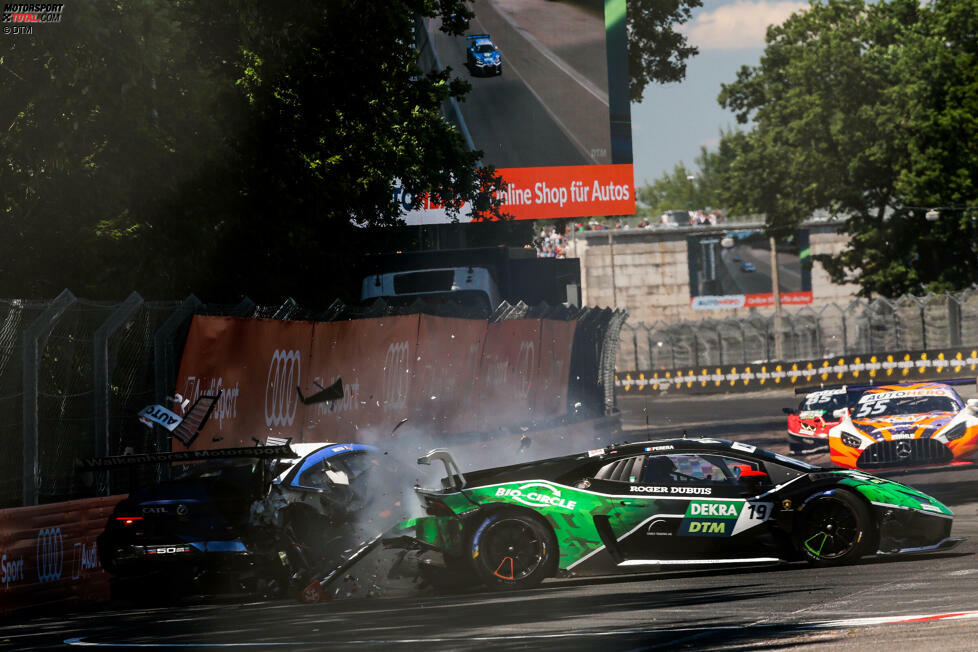 ... Zwischenfall ist in Runde 14 das Blackout des überforderten Grasser-Lamborghini-Piloten Alessio Deledda, der zu spät bremst und den Walkenhorst-BMW von Esteban Muth mit voller Wucht trifft. Der Belgier verliert die Kontrolle und schleudert mit hoher Geschwindigkeit ...