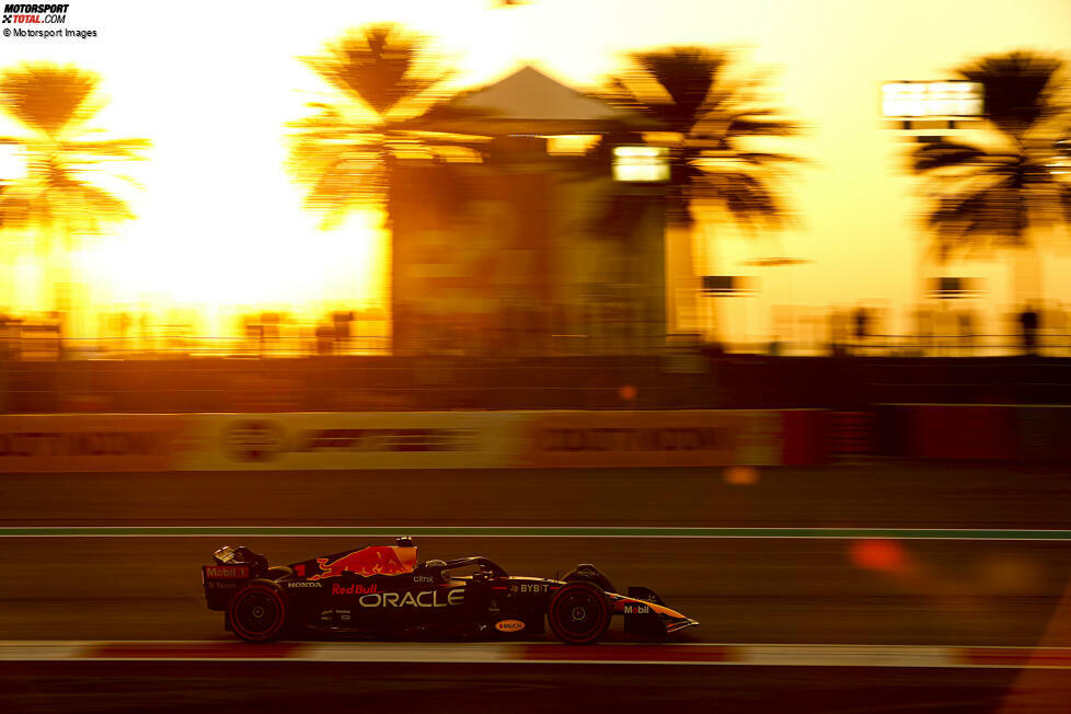 ... mit 1:25.146 Minuten von Max Verstappen im Red Bull RB18 serviert wird, auf den weichsten Reifen von Pirelli (C5). Und der Vorsprung von Verstappen ist groß: Er hat ein Polster von 0,341 Sekunden auf seinen schärfsten Verfolger ...