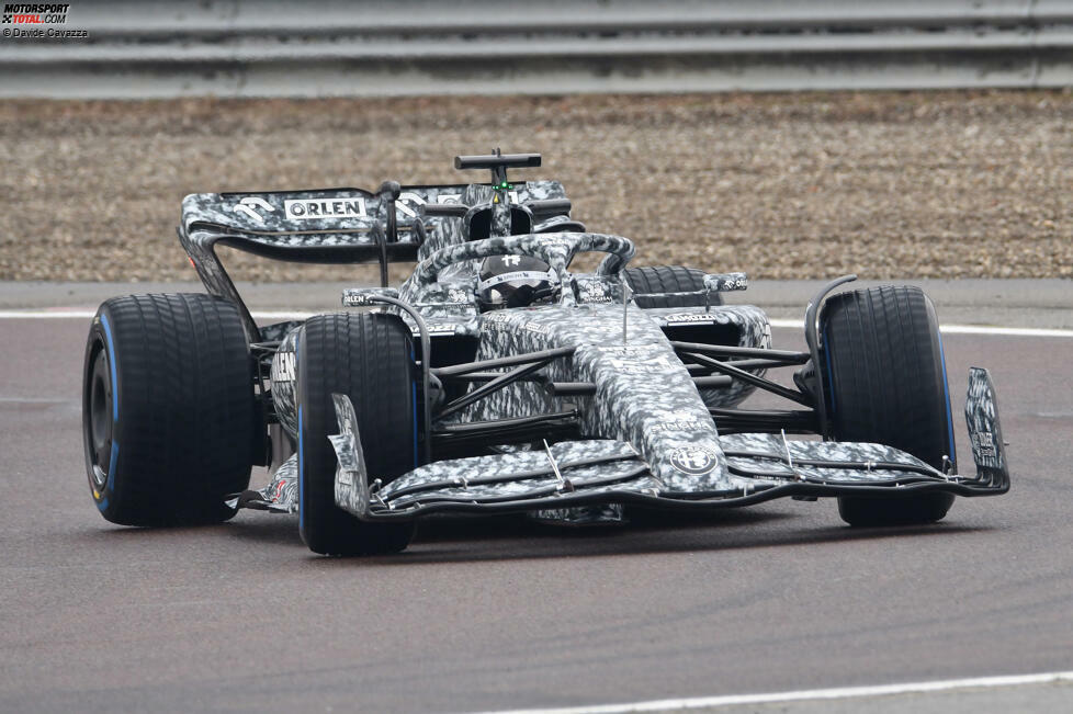 Offiziell vorgestellt hat Alfa Romeo den C42 noch nicht, aber in Fiorano dreht das Fahrzeug mit Valtteri Bottas am Steuer nun seine ersten Runden. Allerdings ...