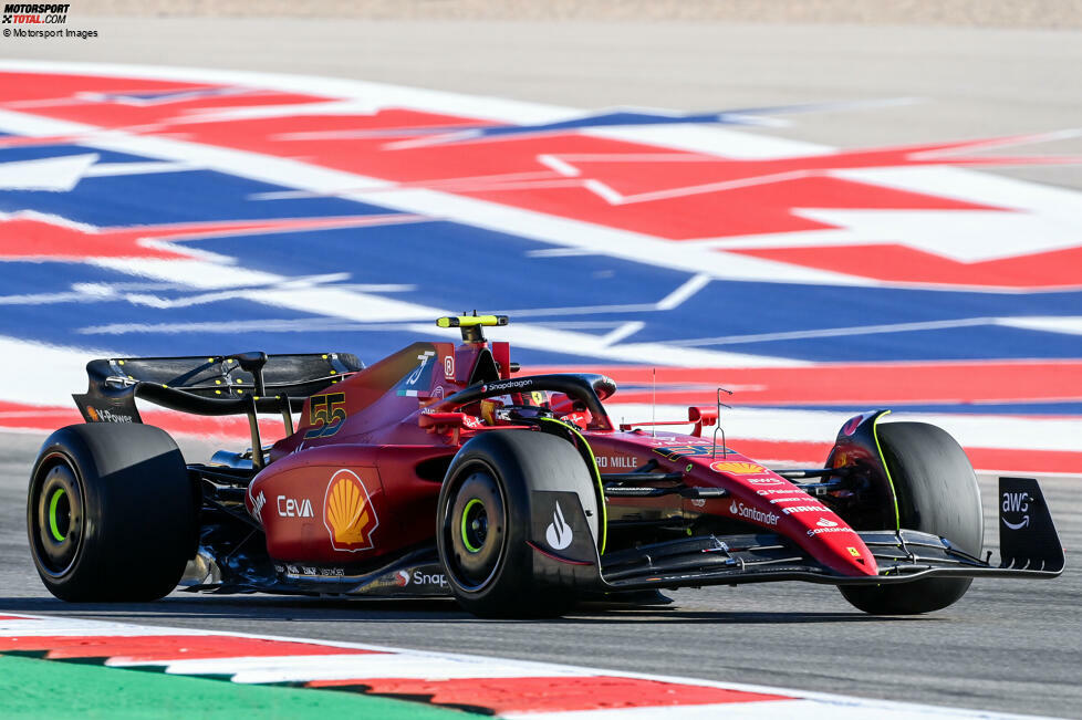 ... steht Carlos Sainz im Ferrari nach einer schnellen Runde von 1:34.356 Minuten auf Soft-Reifen. Er sichert sich damit zum zweiten Mal die Poleposition in der Formel 1, lässt Teamkollege Charles Leclerc und Max Verstappen im Red Bull um ein Zehntel zurück. Verstappen aber ...