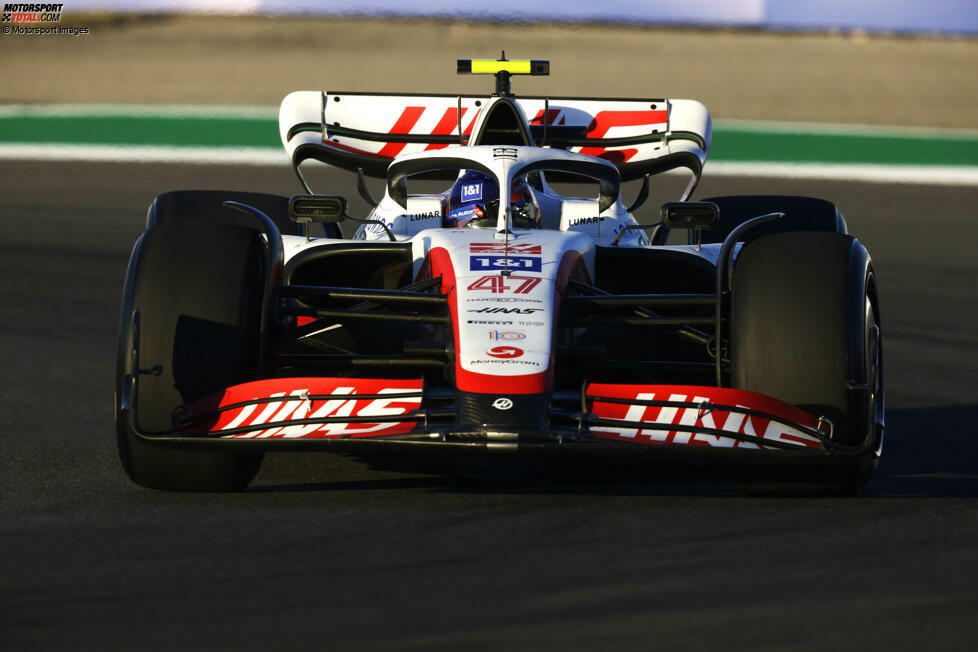 ... ein Cockpit nicht besetzt für 2023, nämlich bei Haas, in dem aktuell Mick Schumacher sitzt. Eine Entscheidung, ob der Weltmeister-Sohn ein weiteres Jahr bleiben kann oder nicht, steht noch aus. Und Schumacher ...