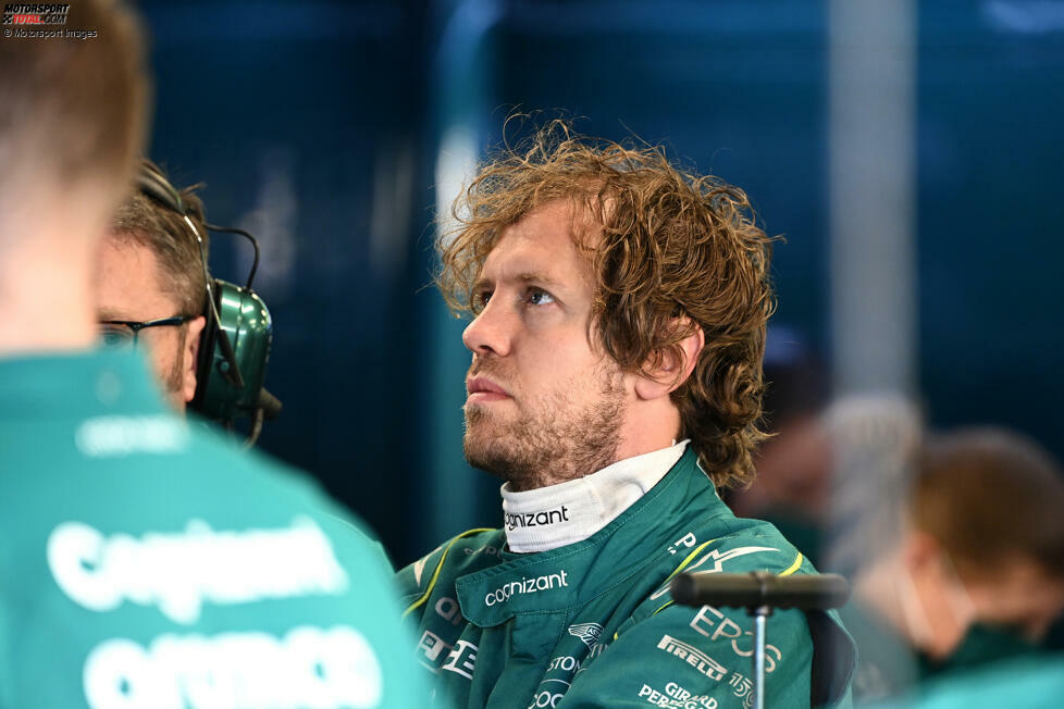 ... bleibt nur die Rolle des Zuschauers: Sein Auto wird nicht fertig zum zweiten Freien Training und er verpasst die komplette Einheit. Doch Vettel ist nicht ...