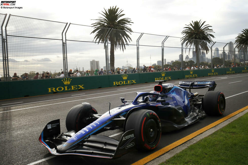 ... Williams ist dank P10 von Alexander Albon in den Top 10 angekommen und steht jetzt bei einem Zähler. Mutige Strategie: 57 von 58 Runden fährt Albon auf einem Satz Hard-Reifen, wechselt erst in der letzten Runde! Zu diesem Zeitpunkt ...