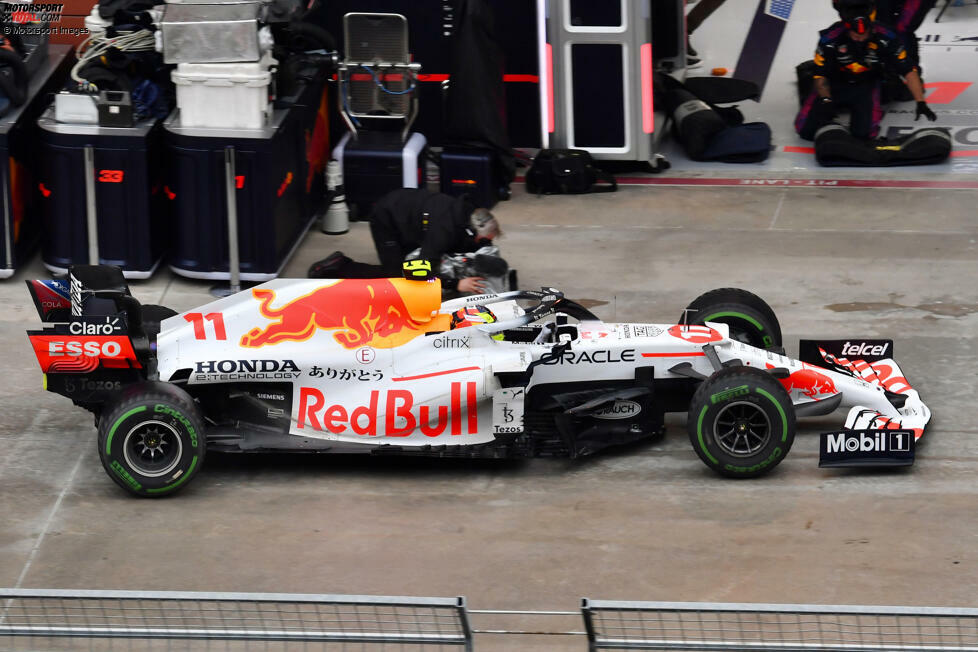Das jüngste Beispiel ist ein Sonderdesign: Red Bull hat zum Honda-Abschied mal die Stammfarbe Dunkelblau abgelegt und das Weiß genommen, das in der Vergangenheit oft japanische Rennautos zierte. Honda selbst ...