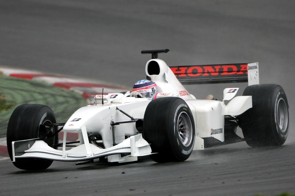 Der Haas VF-22 in komplett weißer Optik ist kein Einzelfall: Wir zeigen weitere Beispiele aus der Formel-1-Historie von Rennwagen in Weiß!