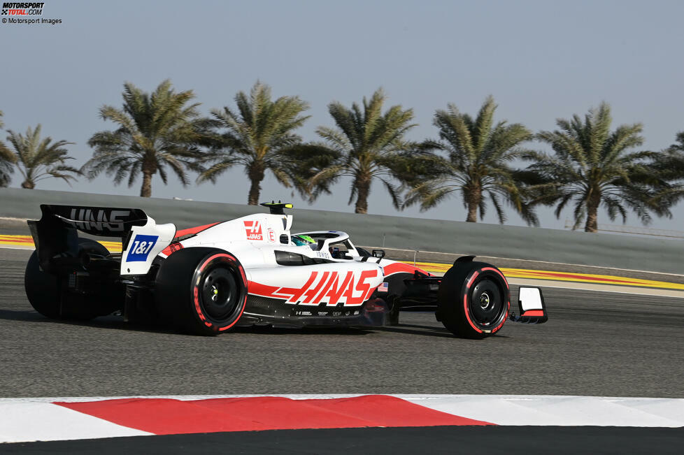 ... Mick Schumacher die schnellsten Zehn verpasst: Nach einem Fehler auf der letzten Runde reicht es für ihn im Haas VF-22 nur zu P12, womit er das Teamduell gegen Magnussen verliert. Besser ...