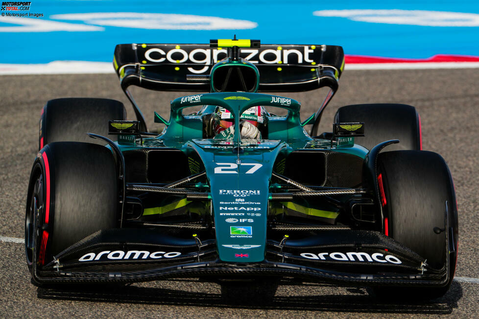 ... läuft es für Nico Hülkenberg, zumindest teamintern: Er nimmt im Aston Martin AMR22 knapp zweieinhalb Zehntel ab, nach nur drei Trainingsstunden im Auto, scheidet aber trotzdem ebenfalls in Q1 aus. Nur Aston Martin verliert im ersten Segment beide Autos.