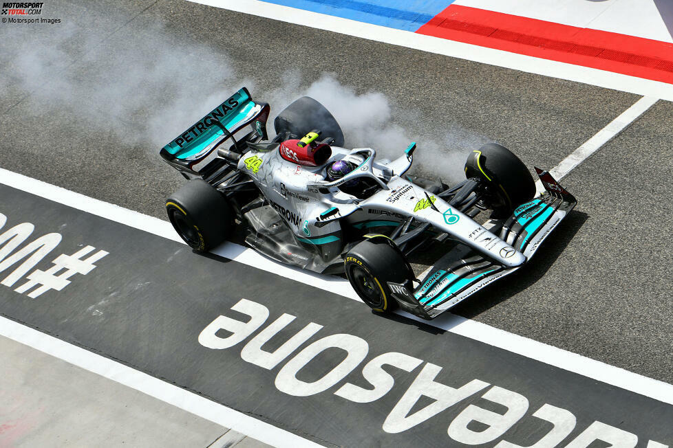 ... Mercedes-Fahrer Lewis Hamilton, der den Test auf P17 ohne konkurrenzfähige Rundenzeit ausklingen lässt. Sein Teamkollege George Russell wird Vierter im W13 vor Ex-Mercedes-Fahrer Valtteri Bottas im Alfa Romeo C42.