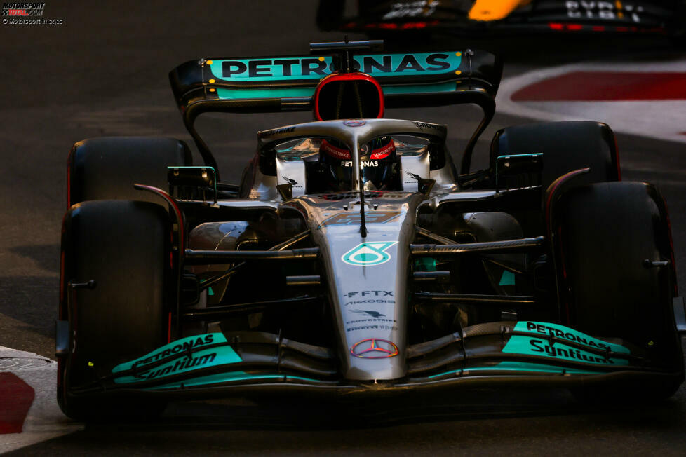 ... Mercedes-Fahrer George Russell im W13 auf Position fünf die erste Verfolgerposition hinter den beiden Topteams. Er stellt damit auf 4:3 im Qualifying-Duell gegen Lewis Hamilton, der ...