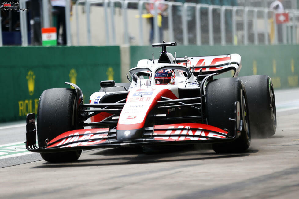 Es ist für Haas und für Magnussen jeweils die erste Poleposition in der Formel 1, und eine völlig überraschende noch dazu: Magnussen ist vorne aus eigener Kraft in Q3 nach dem ersten Versuch aller Fahrer, dann ...