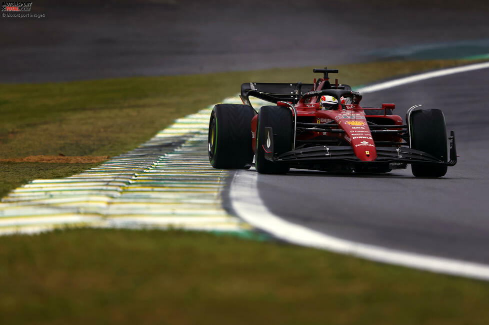 ... mit Charles Leclerc steht ohne Zeit in Q3 nur an zehnter Stelle. Der Grund: Ferrari schickt ihn auf trockener Strecke mit Intermediates raus, weil man Regen erwartet. Der Regen aber kommt nicht, als es Leclerc bräuchte - und so schafft er gar keine Zeit, ist stinksauer. Einen ebenso schwarzen Tag erwischt ...