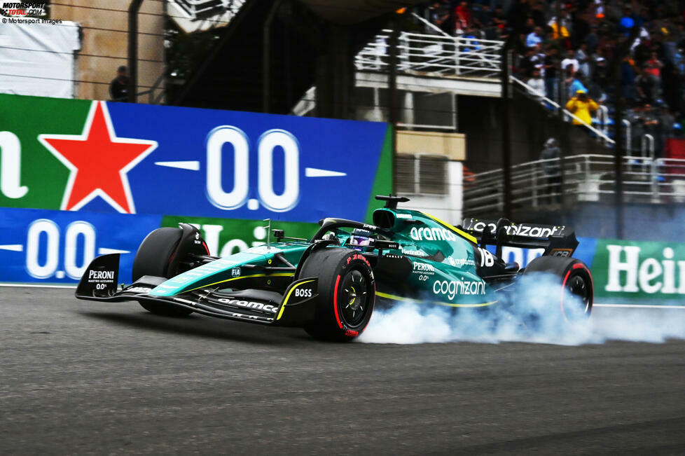 ... Vettels Teamkollege Lance Stroll mit sehr rustikalen Manövern, einmal auch gegen Vettel im Duell. Dafür setzt es eine Zehn-Sekunden-Strafe, was am Ende P17 bedeutet. Ärger gibt es auch ...