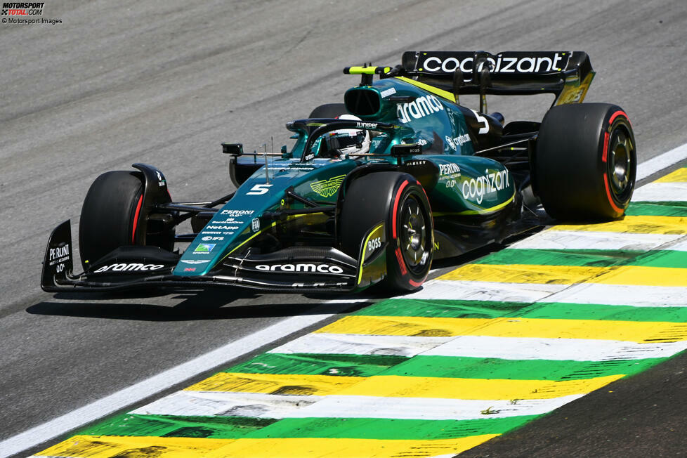 ... für Sebastian Vettel im Aston Martin, der Neunter wird. Dafür gibt es im Sprint gerade keine Punkte mehr, aber die Ausgangslage für den Grand Prix am Sonntag ist gut. Für hochgezogene Augenbrauen sorgt mehrmals ...