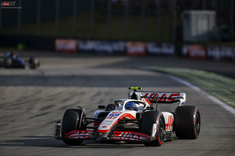 ... Mick Schumacher im Haas punktet nicht, sondern beschließt das vorletzte Saisonrennen auf P13. Die nächste Chance aber ...