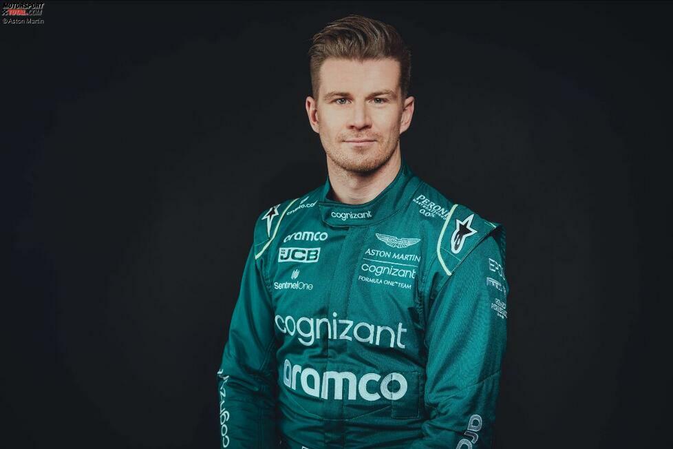 ... Nico Hülkenberg den Aston Martin AMR22, als offizieller Ersatzfahrer des Teams. Für Hülkenberg ist es bereits das dritte Comeback unter Corona, und ein schwieriges noch dazu: Den AMR22 hat er vorab nicht auf der Strecke getestet. Im Qualifying bezwingt er Stammfahrer Stroll, im Rennen nicht - da wird er 17. Und ...