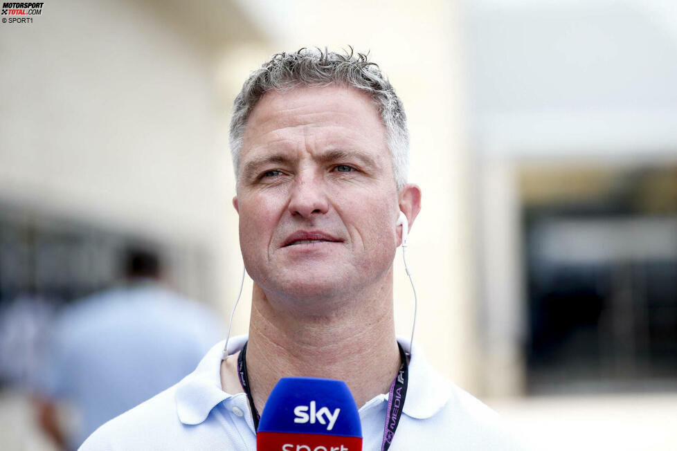 ... reist zum Beispiel TV-Experte Ralf Schumacher nach den Ereignissen vom Freitag vorzeitig aus Saudi-Arabien ab, ebenso wie weitere Mitglieder der Crew des deutschen Senders 'Sky'. Einzig Reporter Peter Hardenacke ist weiter vor Ort, um im Fahrerlager auf Stimmenfang zu gehen.