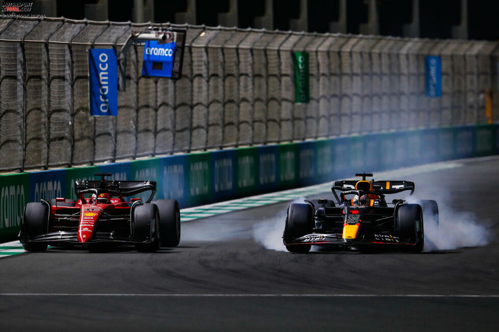 ... lange führt im Rennen Ferrari-Fahrer Charles Leclerc. Beide liefern sich einen packenden Schlagabtausch, die Führung wechselt mehrfach, der Grand Prix entscheidet sich erst wenige Kilometer vor dem Ziel zugunsten von Verstappen. Dritter wird Carlos Sainz im zweiten Ferrari, aber ...