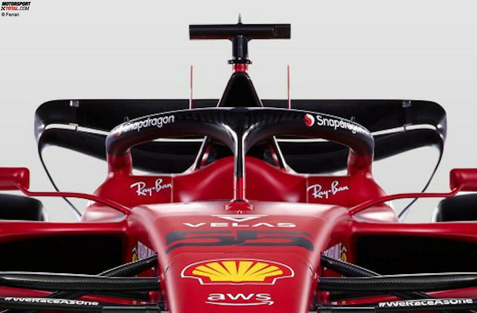 ... im Vergleich zur Konkurrenz setzt Ferrari auf eine sehr kleine Airbox über dem Cockpit und auf sehr große Lufteinlässe in den Seitenkästen. Die sind flach und breit gehalten, bei Aston Martin zum Beispiel sind sie nahezu quadratisch. Was bei Ferrari ...