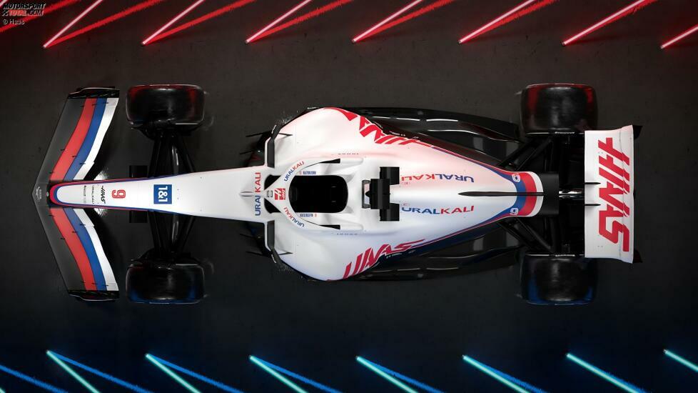 ... sowohl auf dem Haas VF-21 als auch auf dem Nachfolger VF-22 dominiert die Hauptfarbe Weiß. Hinzu kommen die Akzentfarben Rot und Blau. Das ergibt einerseits die Farben, mit denen Titelsponsor Uralkali auf dem Auto wirbt, andererseits ...