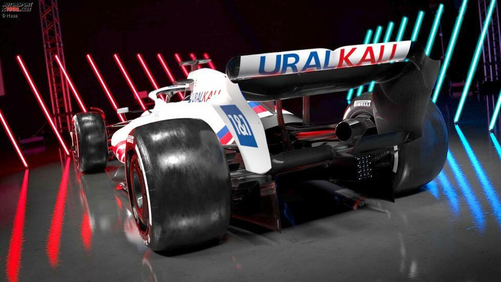 ... aber erkennt man darin auch die russischen und/oder amerikanischen Nationalfarben. Hauptsponsor Uralkali kommt wie Fahrer Masepin aus Russland, Formel-1-Team Haas fährt unter US-amerikanischer Lizenz. Und der Vergleich ...