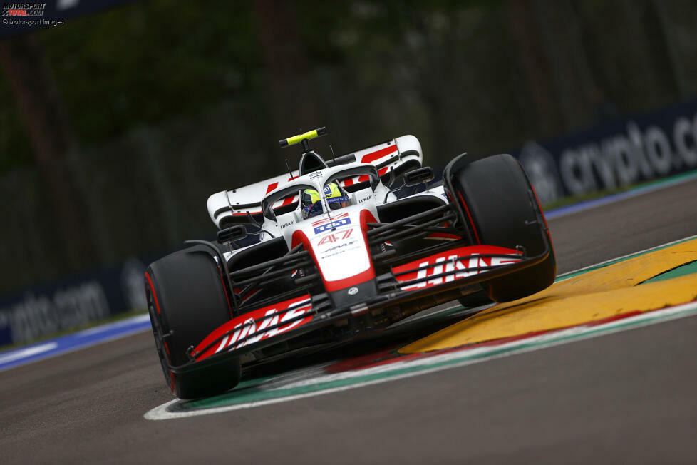 ... unterliegt im Qualifying erneut seinem Haas-Teamkollegen Kevin Magnussen und verpasst wieder den Einzug in die Top 10, dieses Mal als Zwölfter. Noch schlimmer ...