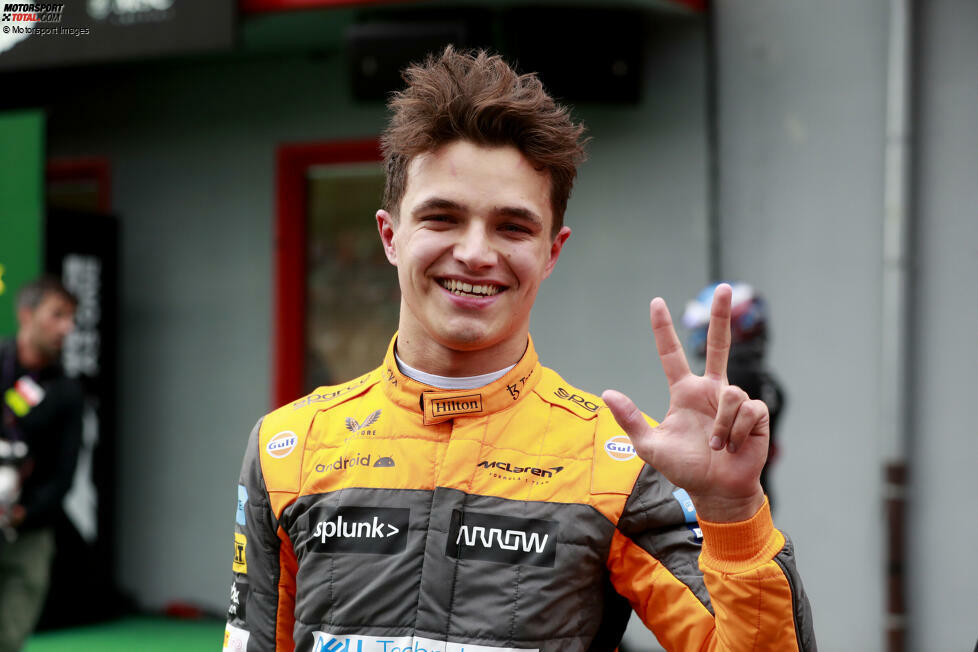 ... wird Lando Norris im McLaren abgewinkt. Er allerdings profitiert von einem Fehler bei ...