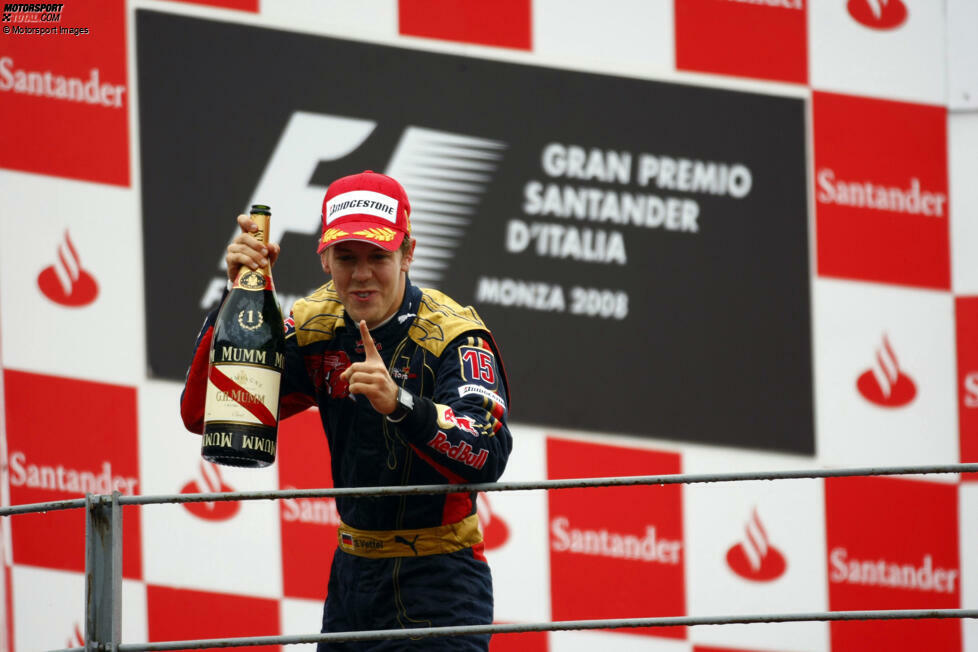 ... er den ersten Sieg für Toro Rosso erzielt und ganz nebenbei Altersrekorde aufstellt: Bis dahin hat es keinen jüngeren Formel-1-Fahrer auf der Poleposition und auf dem obersten Treppchen gegeben, Vettel schreibt also schon jetzt Geschichte und ...