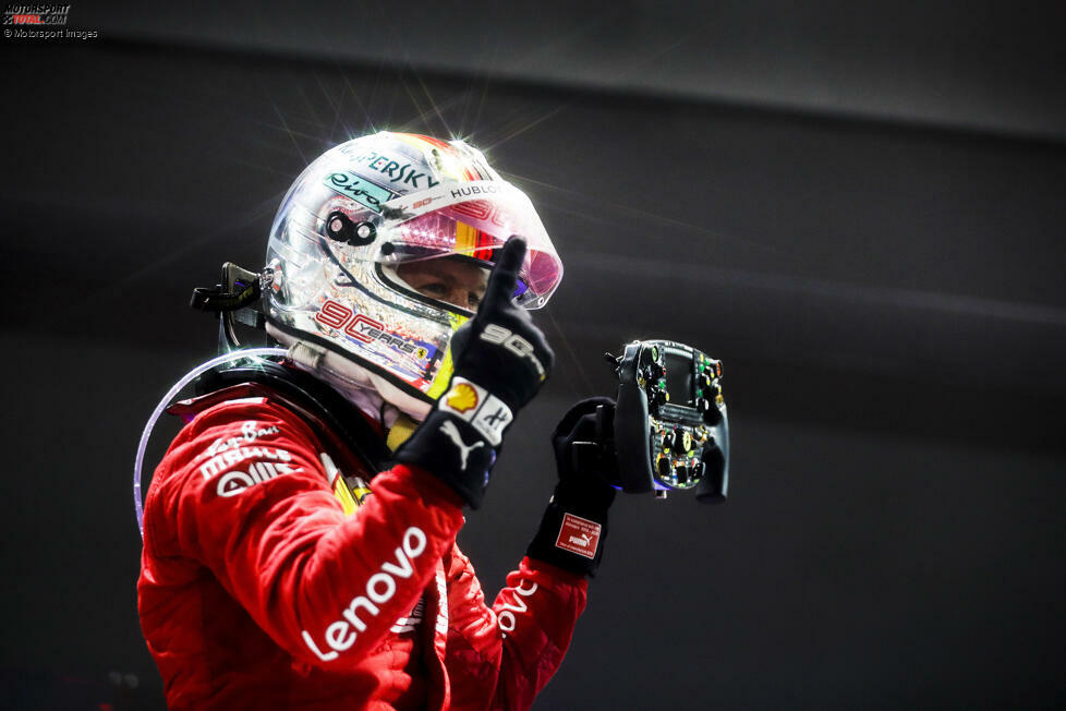 ... feiert er in Singapur zum 53. und letzten Mal einen Grand-Prix-Sieg in der Formel 1. In der WM aber setzt es - ähnlich wie 2014 gegen Ricciardo - eine Niederlage gegen Leclerc im Ferrari-Teamduell, und 2020 kommt es für Vettel ...