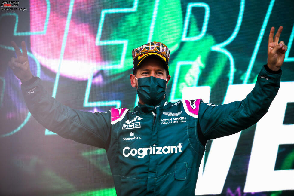 ... bringt im turbulenten Stadtrennen mit P2 einen Podestplatz nach Hause, den ersten für Aston Martin in der Formel-1-Historie der Marke. Ein weiterer zweiter Platz wird Vettel in Ungarn aus technischen Gründen aberkannt, in der WM wird es daher wieder nichts mit einem Platz unter den besten Zehn. Und 2022 ...
