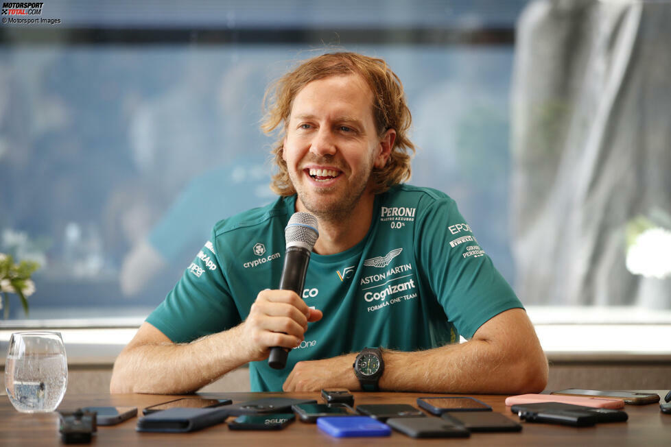 ... er beim Ungarn-Grand-Prix vor der Sommerpause verkündet: Vettel gibt seinen Rücktritt zum Jahresende bekannt. Die Formel-1-Saison 2022 ist seine letzte.