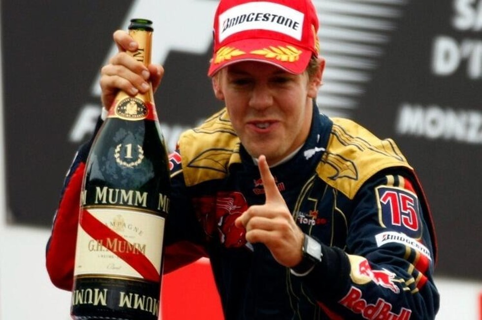 Wie Sebastian Vettel als Teenager in die Formel 1 kam und auf der Überholspur Karriere machte: Seine Grand-Prix-Laufbahn von A bis Z in dieser Fotostrecke!
