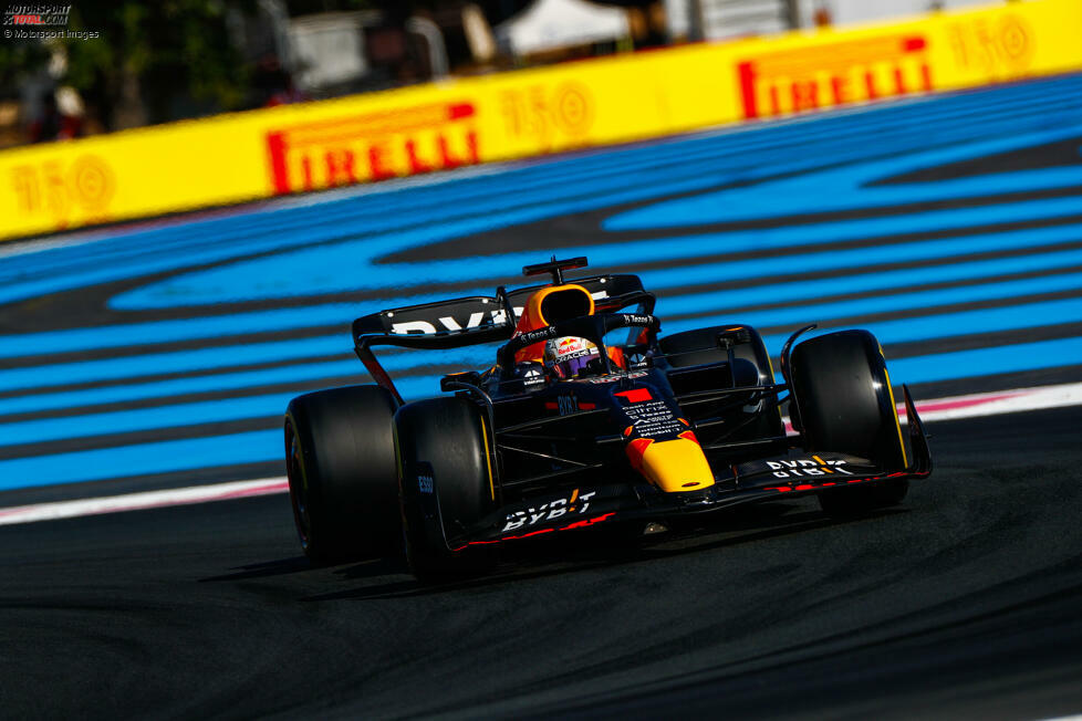 Im dritten Freien Training überzeugt vor allem Max Verstappen im Red Bull. Auf Soft-Reifen ist er die klare Nummer eins, stellt mit 1:32.272 Minuten einen neuen Wochenend-Rekord auf. Ferrari fehlen mehr als drei Zehntel mit Carlos Sainz und mehr als sechs mit Charles Leclerc. Schlimmer erwischt es ...