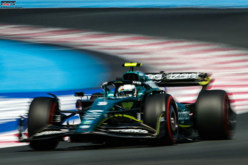 ... geht Sebastian Vettel im Aston Martin als Elfter. Er kommt direkt hinter Teamkollege Lance Stroll ins Ziel, der den letzten WM-Punkt abstaubt. Ebenfalls ohne Punkte ...