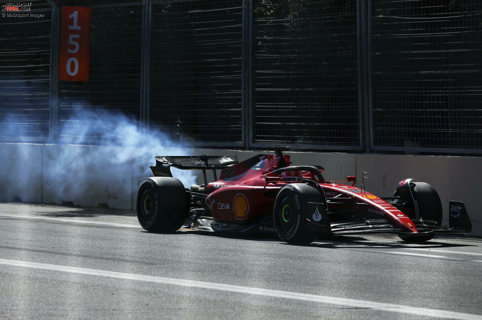 Baku: Auch im dritten Rennen in Folge geht in Führung liegend etwas schief. Erneut liegt Leclerc auf Platz eins, als ihm in Runde 21 der Motor hochgeht und er mögliche 25 Punkte verliert. Teamkollege Carlos Sainz ist zu dem Zeitpunkt auch schon lange raus - ebenfalls aufgrund eines technischen Problems.