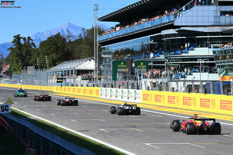 Monza: Gerne hätte Leclerc in Monza noch einmal die Chance bekommen, seinen WM-Rivalen im direkten Duell auf frischen Reifen zu attackieren. Doch weil das Safety-Car zum Ärger von Ferrari bis zum Ende draußen bleibt, ist die Siegchance dahin. Um fair zu sein: Bis dahin war der Sieg gegen Verstappen nicht drin.