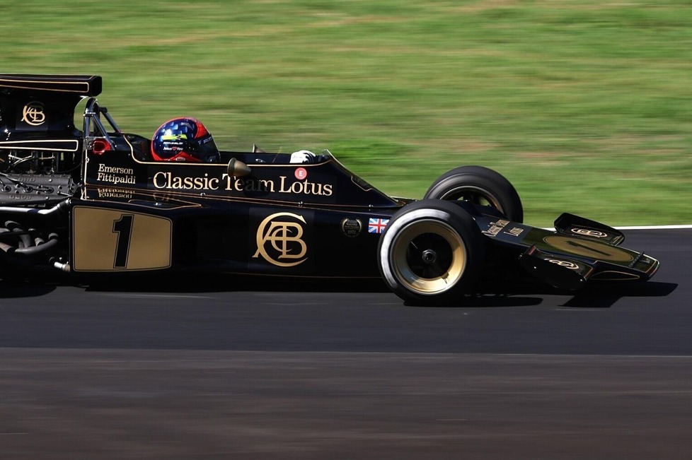 Klassische Formel-1-Autos von Traditionsteam Lotus auf der altehrwürdigen Rennstrecke in Monza: Hier sind die schönsten Bilder der Lotus-Parade!