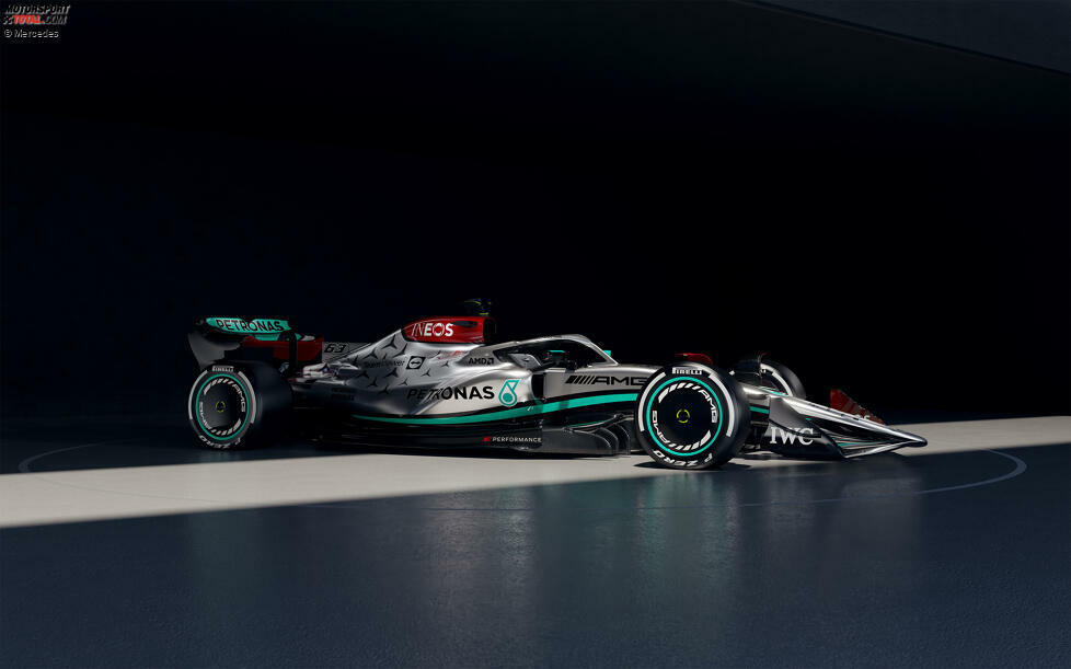 Was natürlich sofort auffällt: Das Auto ist wieder mehrheitlich in Silber gehalten, was Toto Wolff schon vor Monaten angedeutet hatte. Der Mercedes ist also nach zwei Jahren in Schwarz wieder ein Silberpfeil!