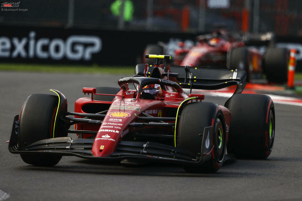 ... Ferrari, das mit Carlos Sainz und Charles Leclerc abgeschlagen auf P5 und P6 einläuft, ohne jede Chance nach vorne - fast eine Minute hinter Sieger Verstappen. Auf P7 wird ...