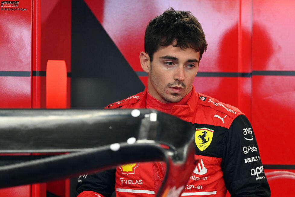 ... Ferrari-Fahrer Charles Leclerc, denn er fährt nicht viel. Wohl auch aufgrund eines kurzfristig anberaumten Antriebswechsels, der ihn ebenso wie AlphaTauri-Mann Yuki Tsunoda ans Ende der Startaufstellung für den Grand Prix am Sonntag zurückwirft. Im Qualifying ...